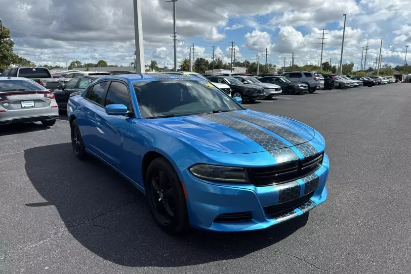 2019 Dodge Charger SXT photo 1