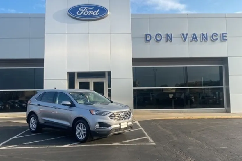 2022 Ford Edge SEL photo 1