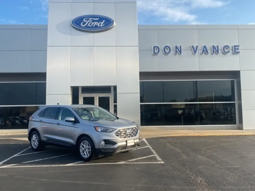 2022 Ford Edge SEL photo 1