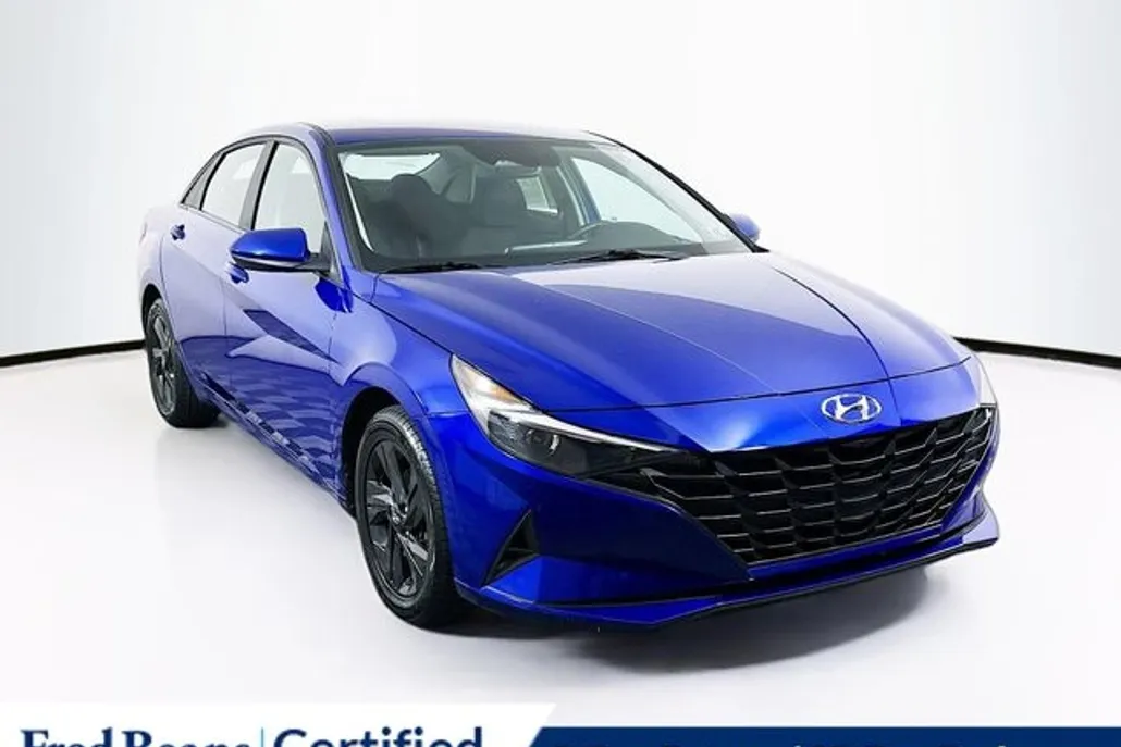 2023 Hyundai Elantra SEL photo 1