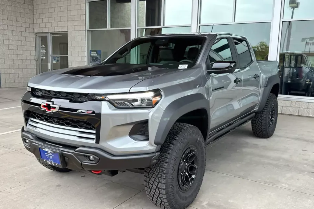 2025 Chevrolet Colorado ZR2 photo 1