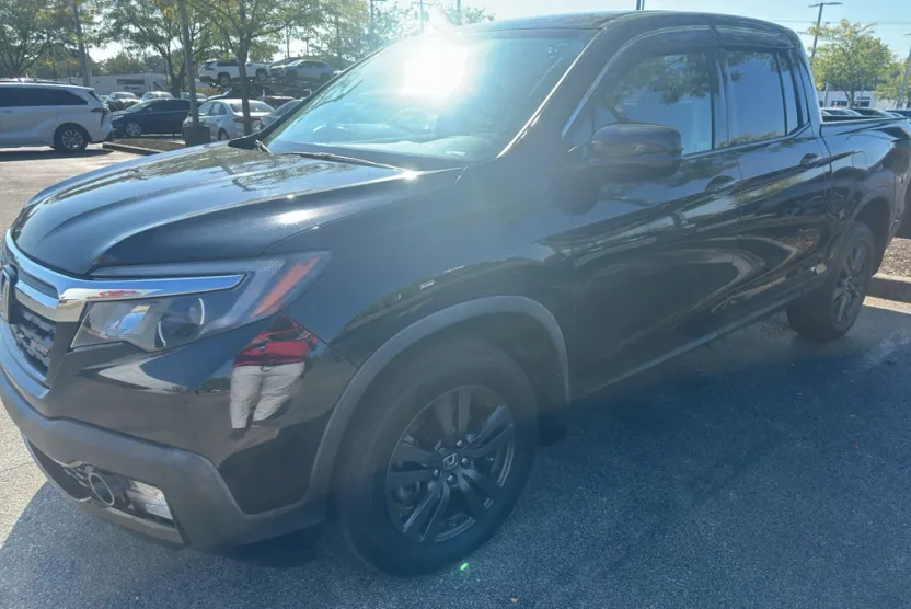 2019 Honda Ridgeline Sport photo 1