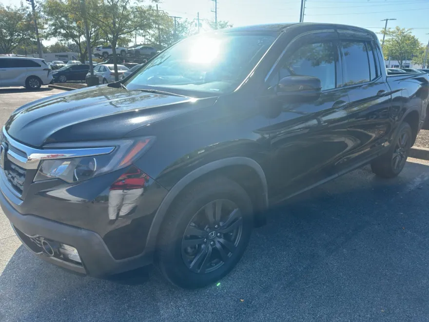 2019 Honda Ridgeline Sport photo 1