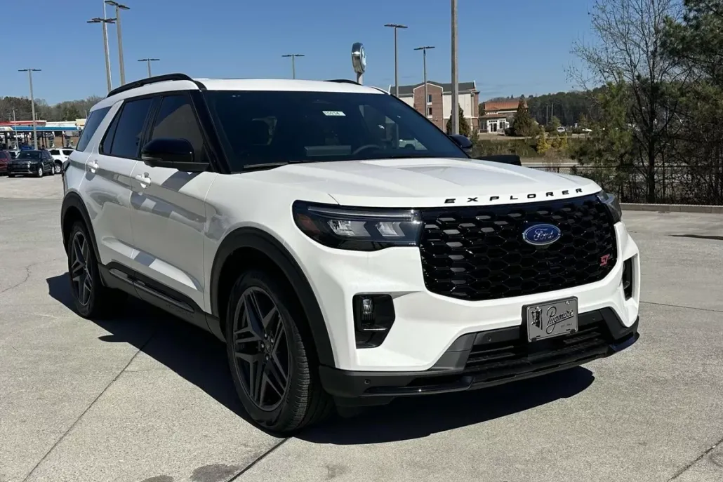 2025 Ford Explorer ST photo 1
