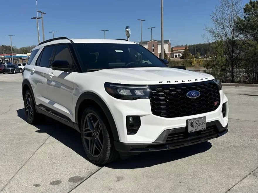 2025 Ford Explorer ST photo 1