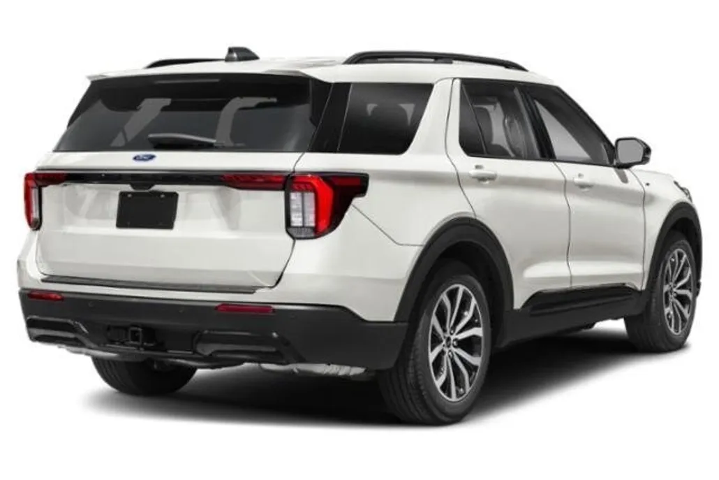 2025 Ford Explorer ST-Line photo 1