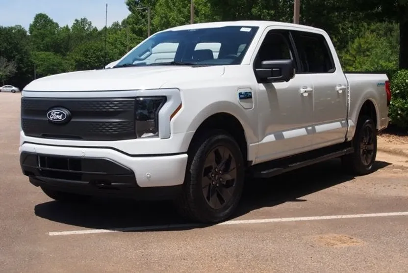 2025 Ford F-150 Lightning photo 1
