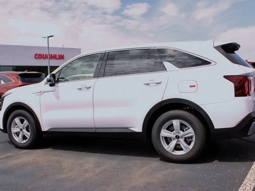 2025 Kia Sorento LX photo 5