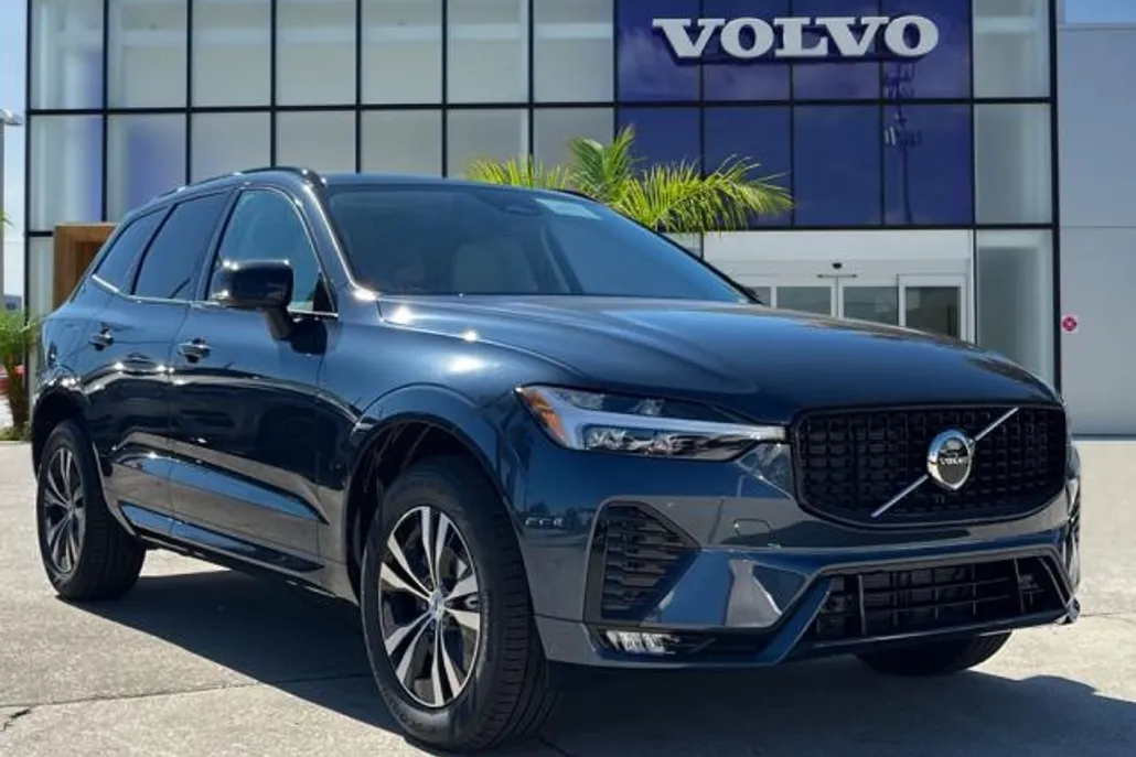 2025 Volvo XC60 B5 Core photo 1