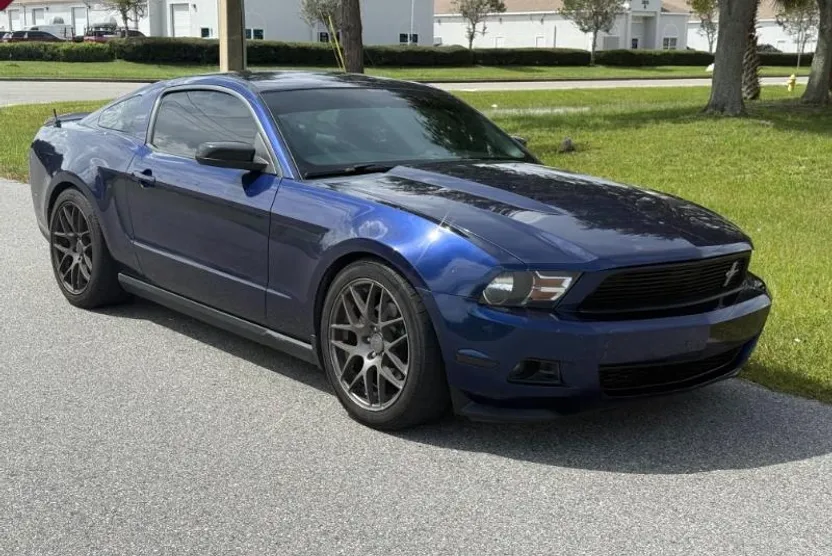 2012 Ford Mustang Base photo 1