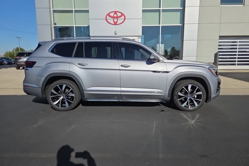 2024 Volkswagen Atlas SEL Premium R-Line photo 1