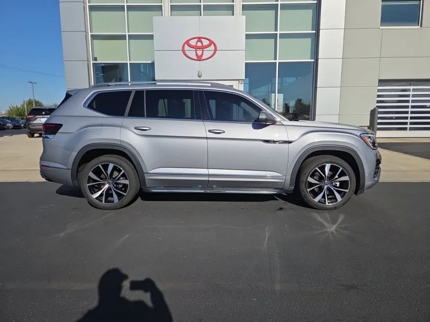 2024 Volkswagen Atlas SEL Premium R-Line photo 1