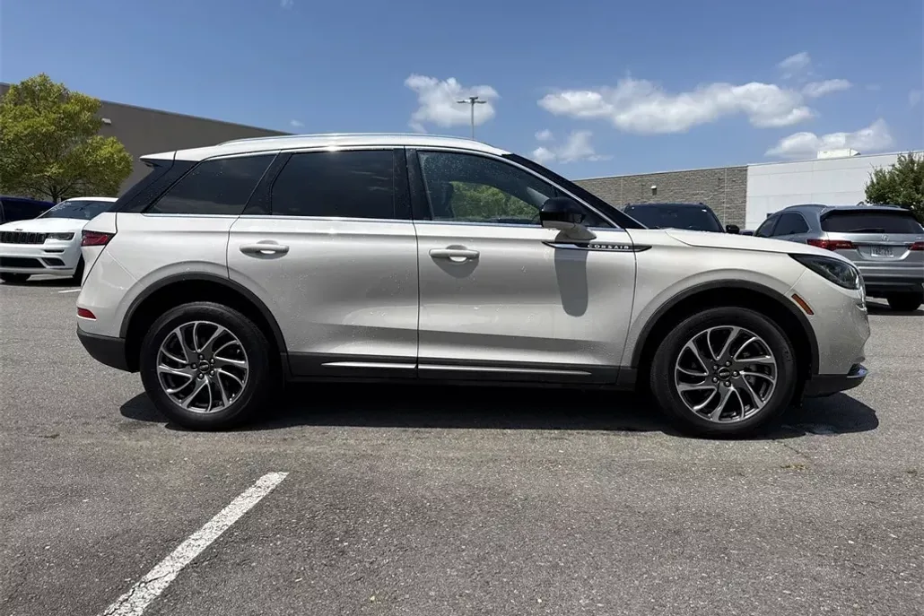 2022 Lincoln Corsair Standard photo 1