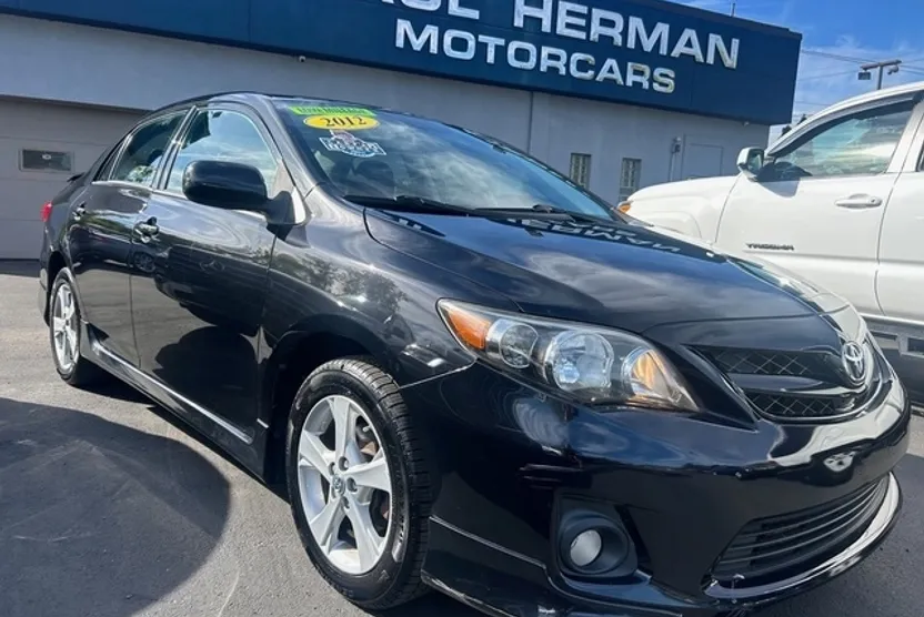 2012 Toyota Corolla photo 1