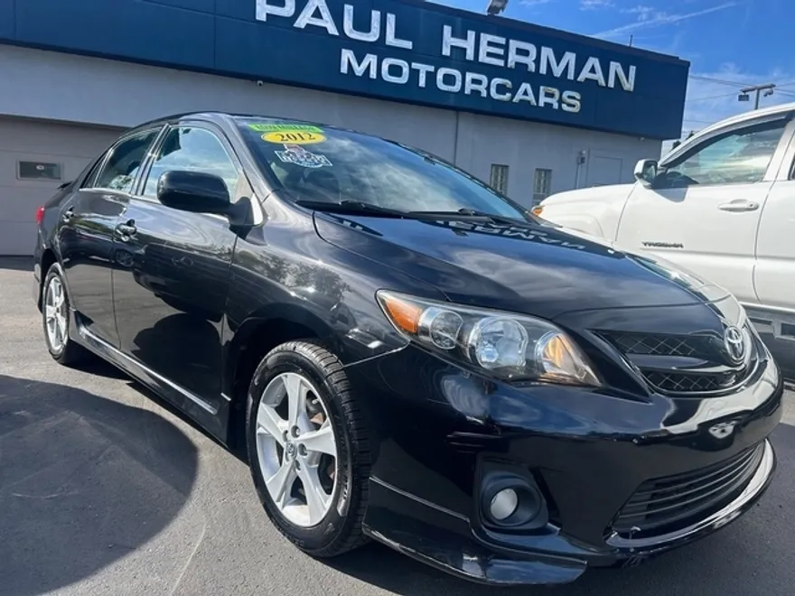 2012 Toyota Corolla photo 1
