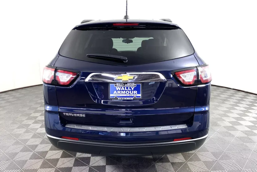 2017 Chevrolet Traverse LS photo 1