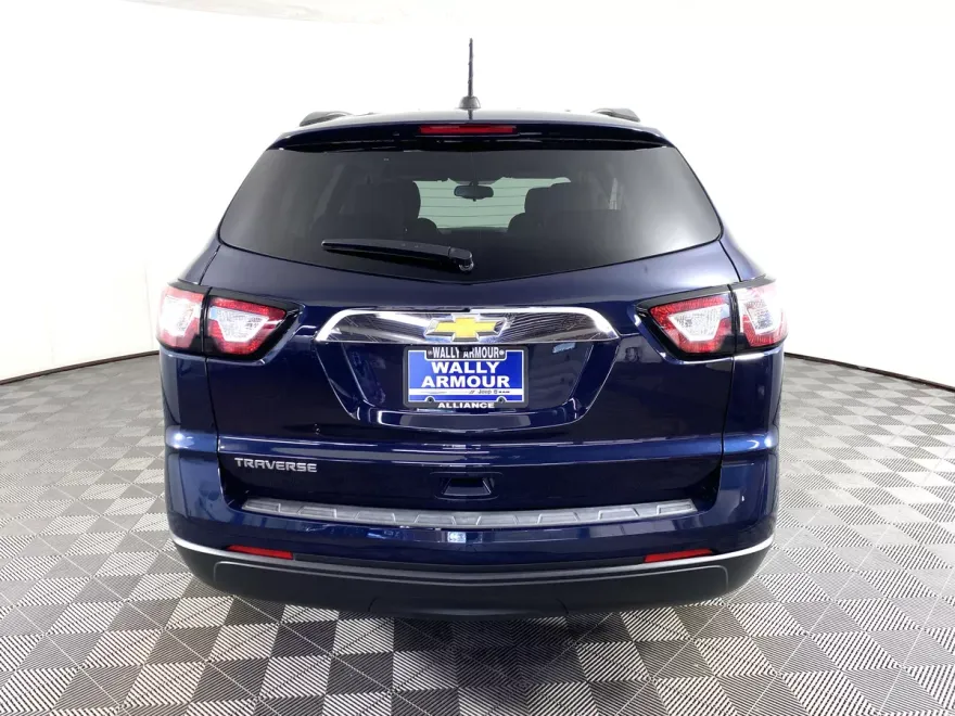 2017 Chevrolet Traverse LS photo 1
