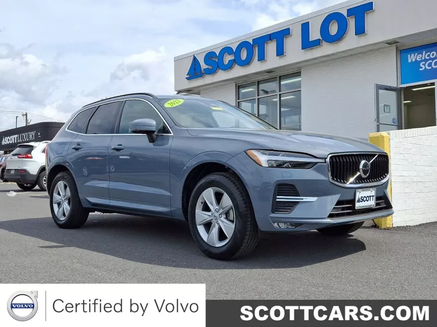 2022 Volvo XC60 B5 Momentum photo 1