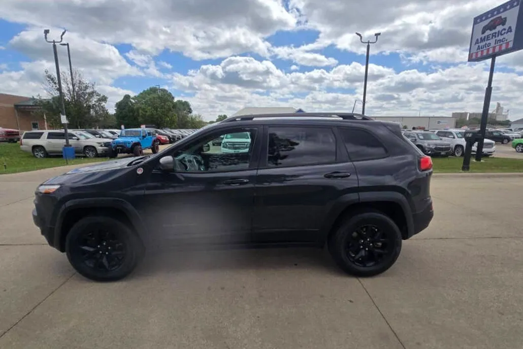 2016 Jeep Cherokee Trailhawk photo 1