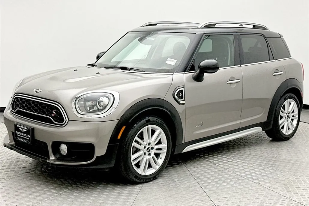 2017 Mini Cooper S ALL4 photo 1