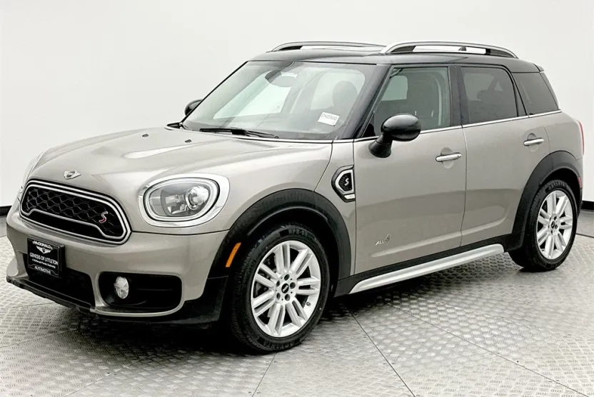 2017 Mini Cooper S ALL4 photo 1
