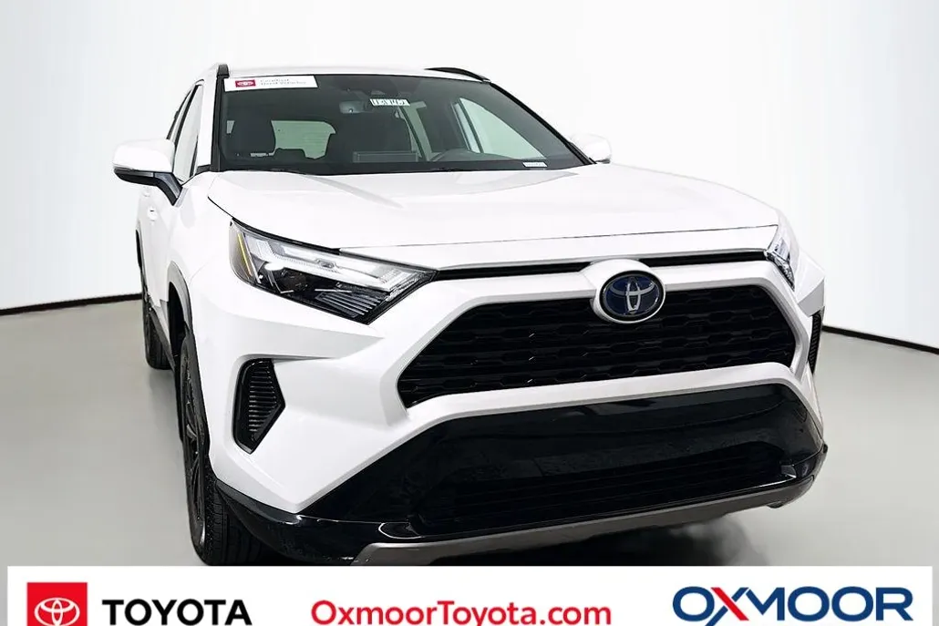 2024 Toyota RAV4 Hybrid SE photo 1