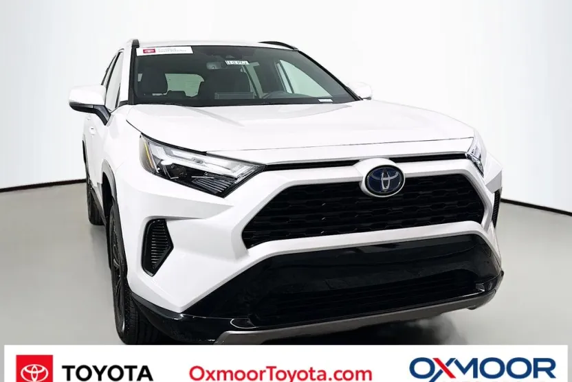 2024 Toyota RAV4 Hybrid SE photo 1