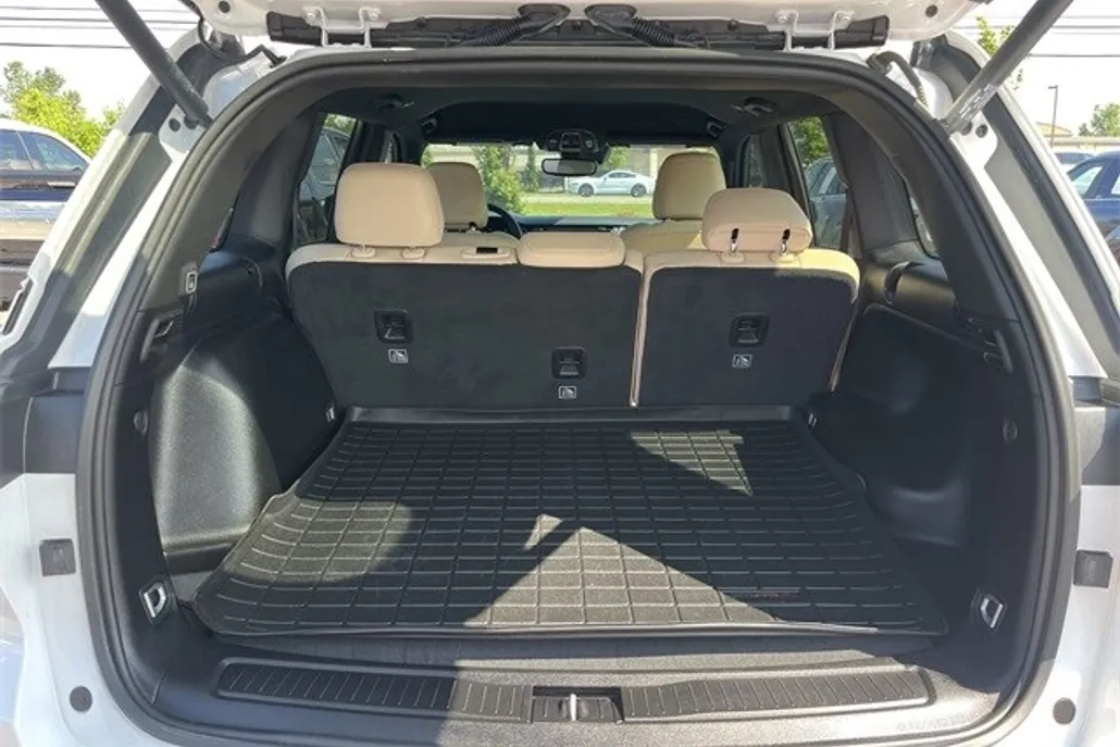 2023 Jeep Grand Cherokee Limited photo 1