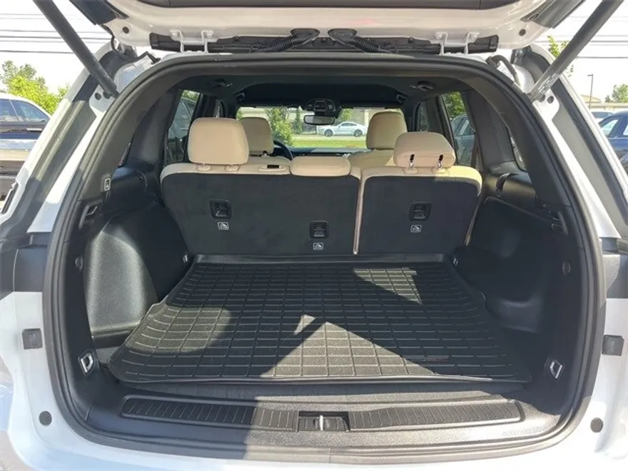 2023 Jeep Grand Cherokee Limited photo 1