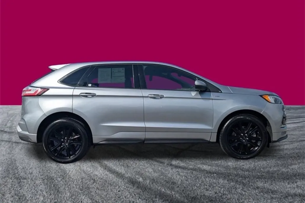 2022 Ford Edge ST photo 1