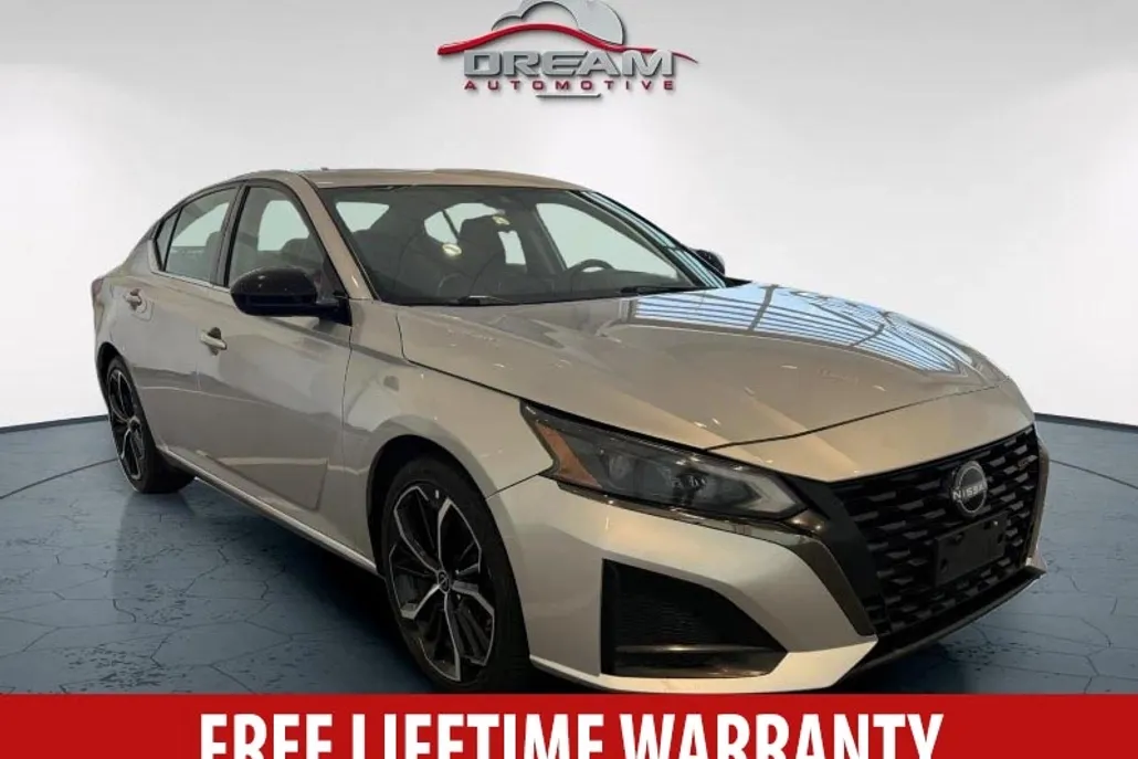 2023 Nissan Altima 2.5 SR photo 1
