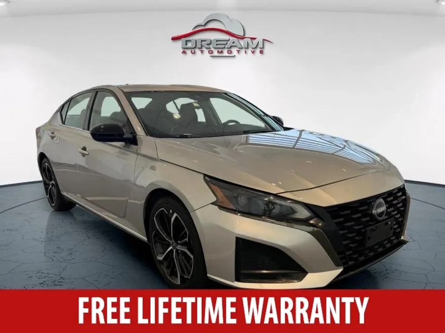 2023 Nissan Altima 2.5 SR photo 1