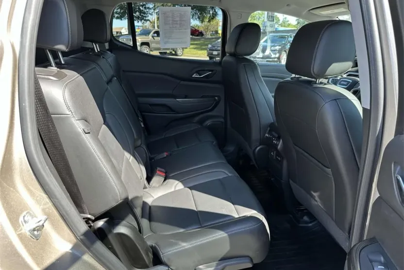 2023 Gmc Acadia SLT photo 1