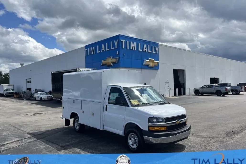 2025 Chevrolet Express 3500 Cutaway Van photo 1