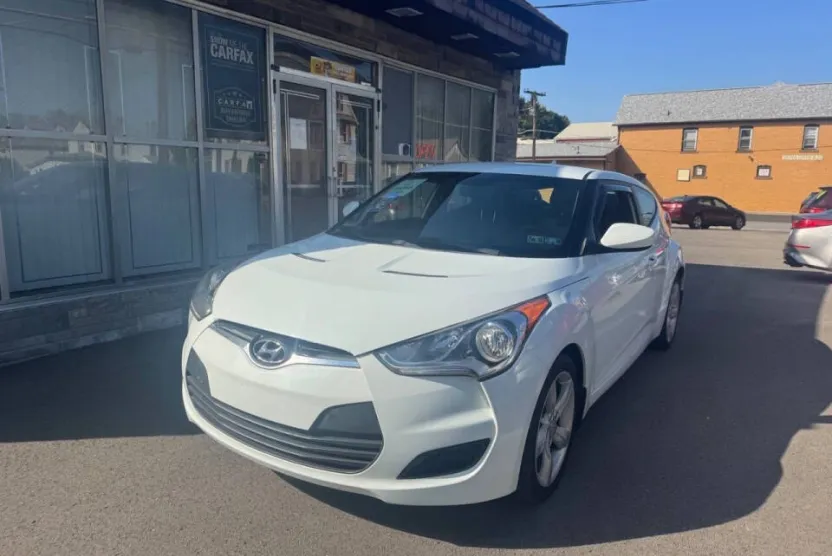 2013 Hyundai Veloster Base photo 1