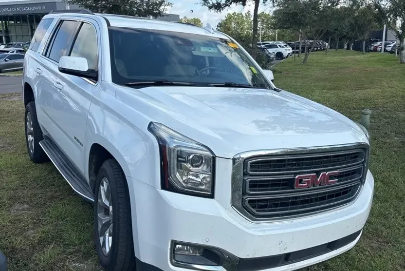2017 Gmc Yukon SLT photo 1