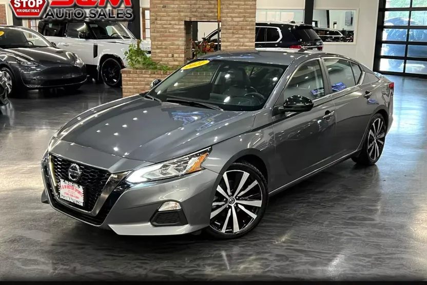 2021 Nissan Altima 2.5 SR photo 1