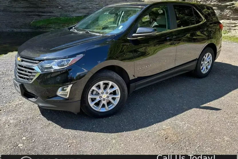 2021 Chevrolet Equinox LT photo 1