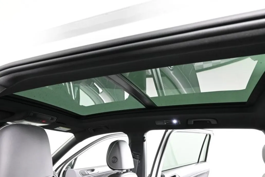 2022 Volkswagen Tiguan SE R-Line Black photo 1