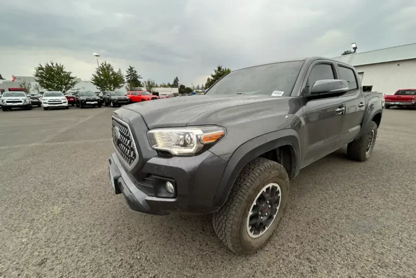 2019 Toyota Tacoma TRD photo 1