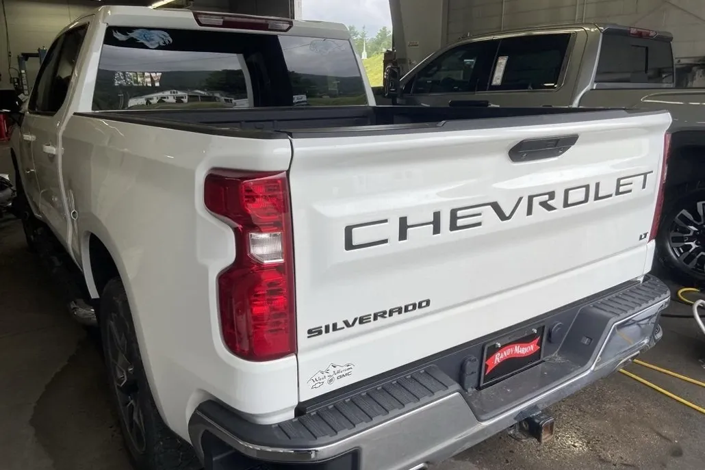 2022 Chevrolet Silverado 1500 LT photo 1