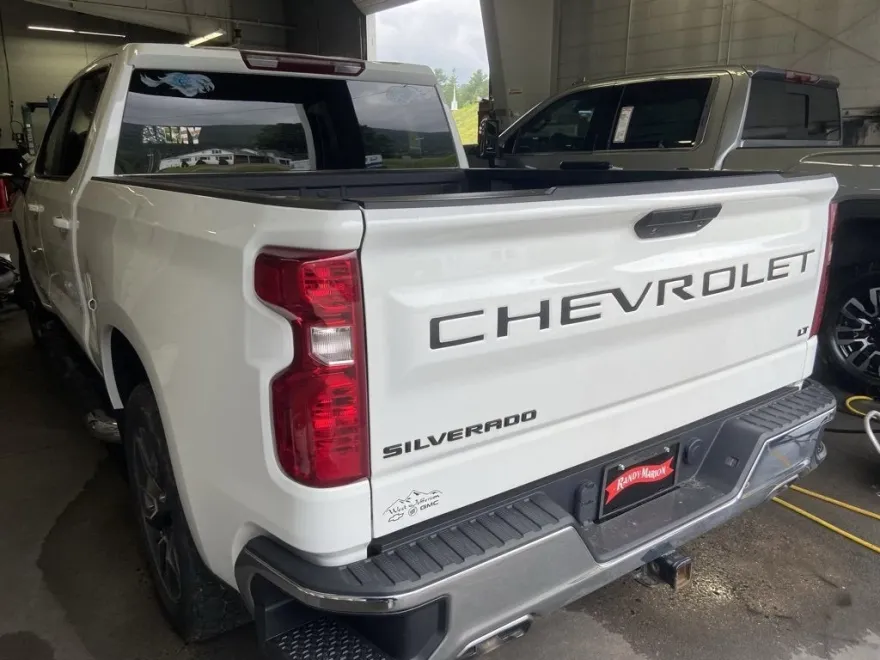 2022 Chevrolet Silverado 1500 LT photo 1