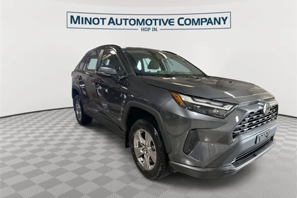 2022 Toyota RAV4 XLE photo 1