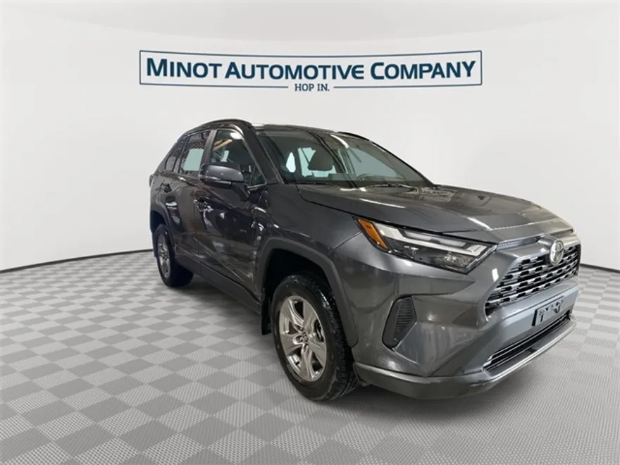 2022 Toyota RAV4 XLE photo 1