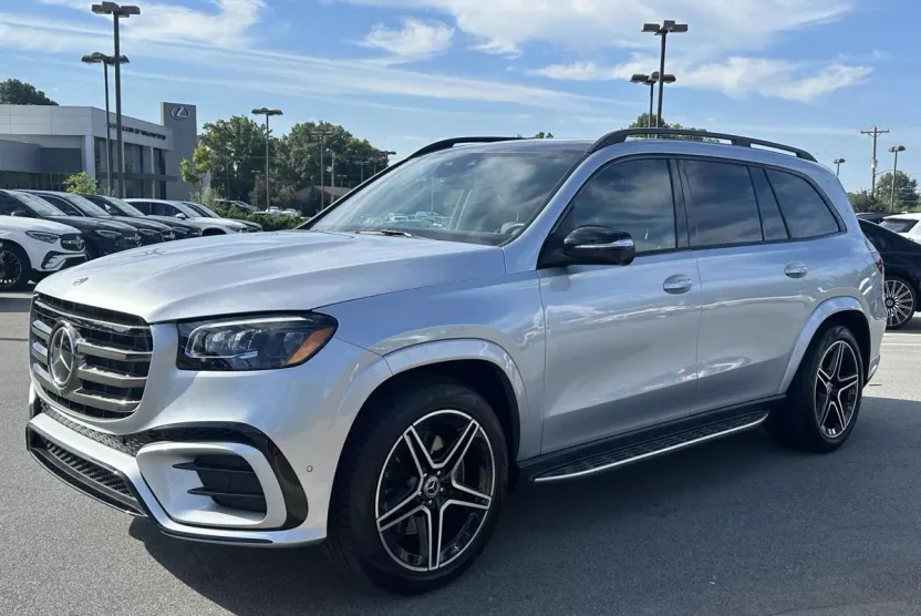 2025 Mercedes Benz GLS 450 4MATIC photo 1
