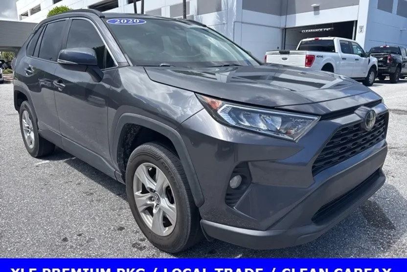 2020 Toyota RAV4 XLE photo 1