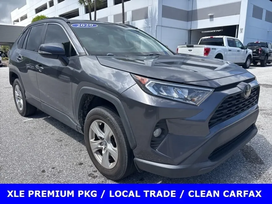 2020 Toyota RAV4 XLE photo 1