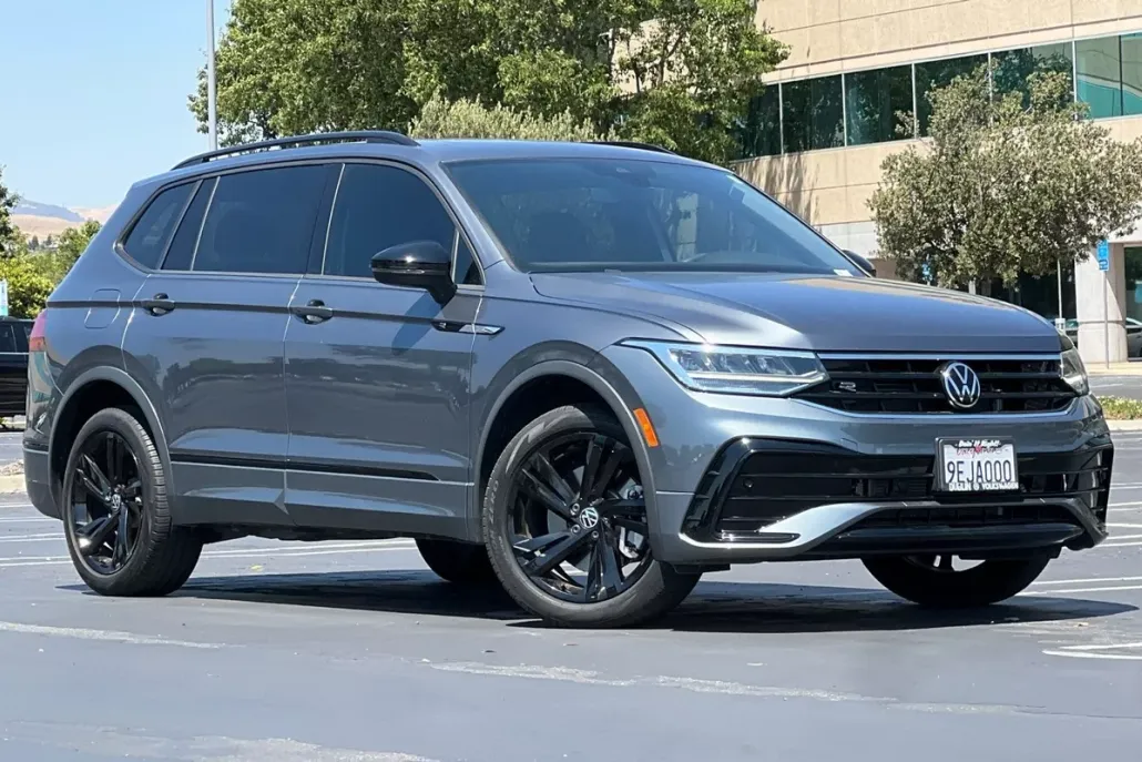 2023 Volkswagen Tiguan SE R-Line Black photo 1