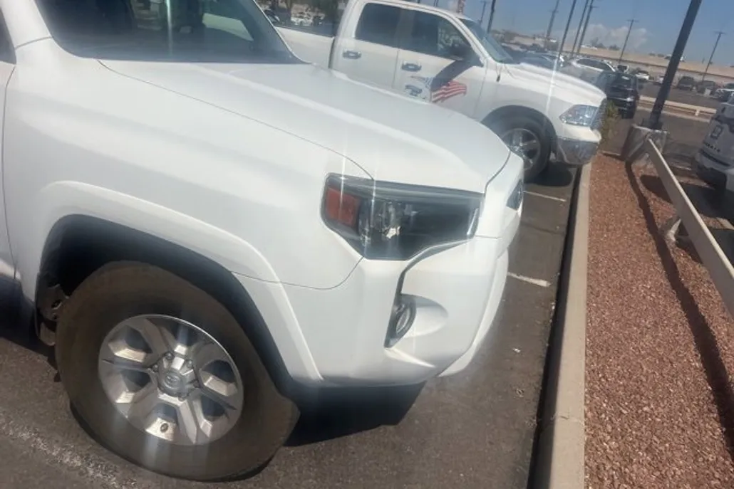 2020 Toyota 4Runner SR5 photo 1