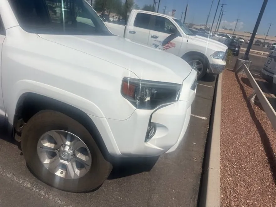 2020 Toyota 4Runner SR5 photo 1